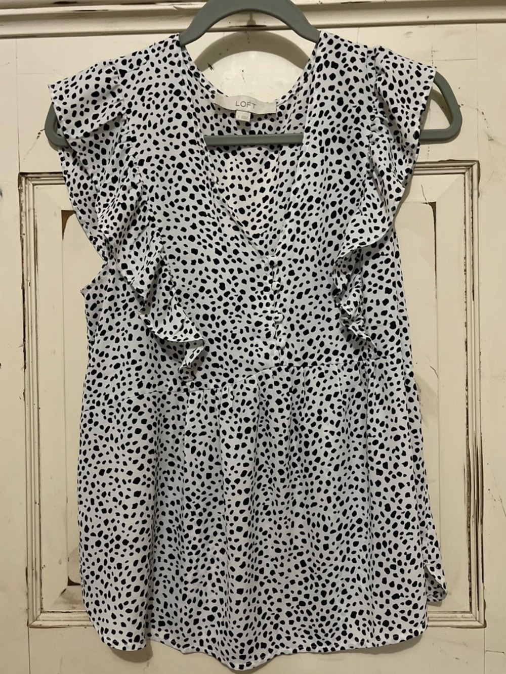 LOFT Black and White Spot Print V-Neck Sleeveless Blouse Size S Like New